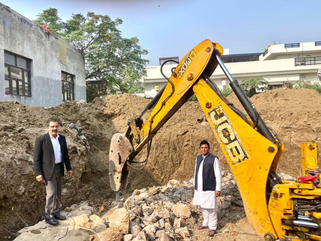 ब्लॉक-डी0-2, सैक्टर-10, में पुरानी जर्जर पानी की टैंकी हटवाने पर ब्लॉकवासियों ने दी कार्यकारिणी को बधाई