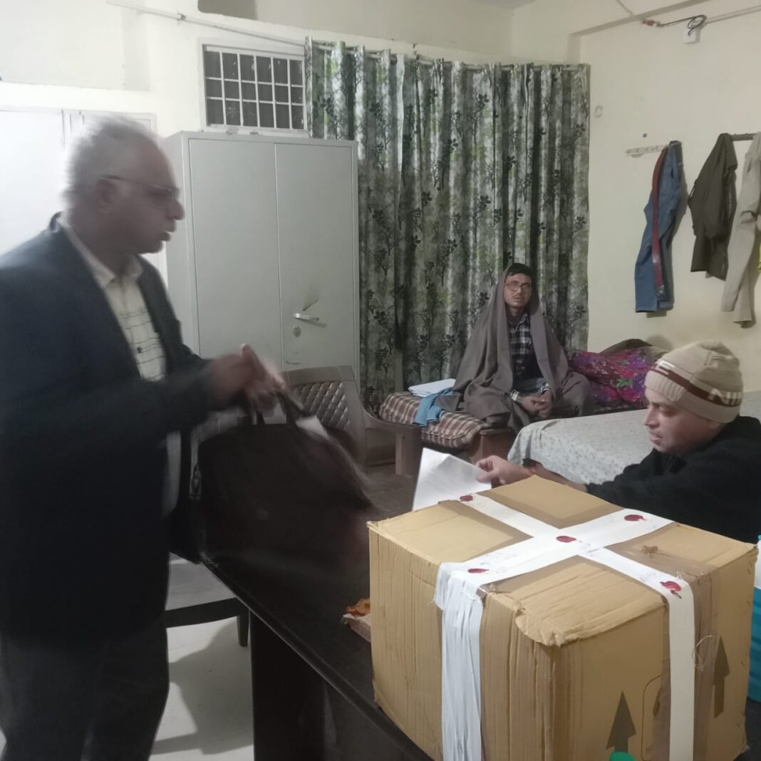 फ़रीदाबाद: बिना डिग्री क्लीनिक चलाने पर कार्रवाई, क्लीनिक सील