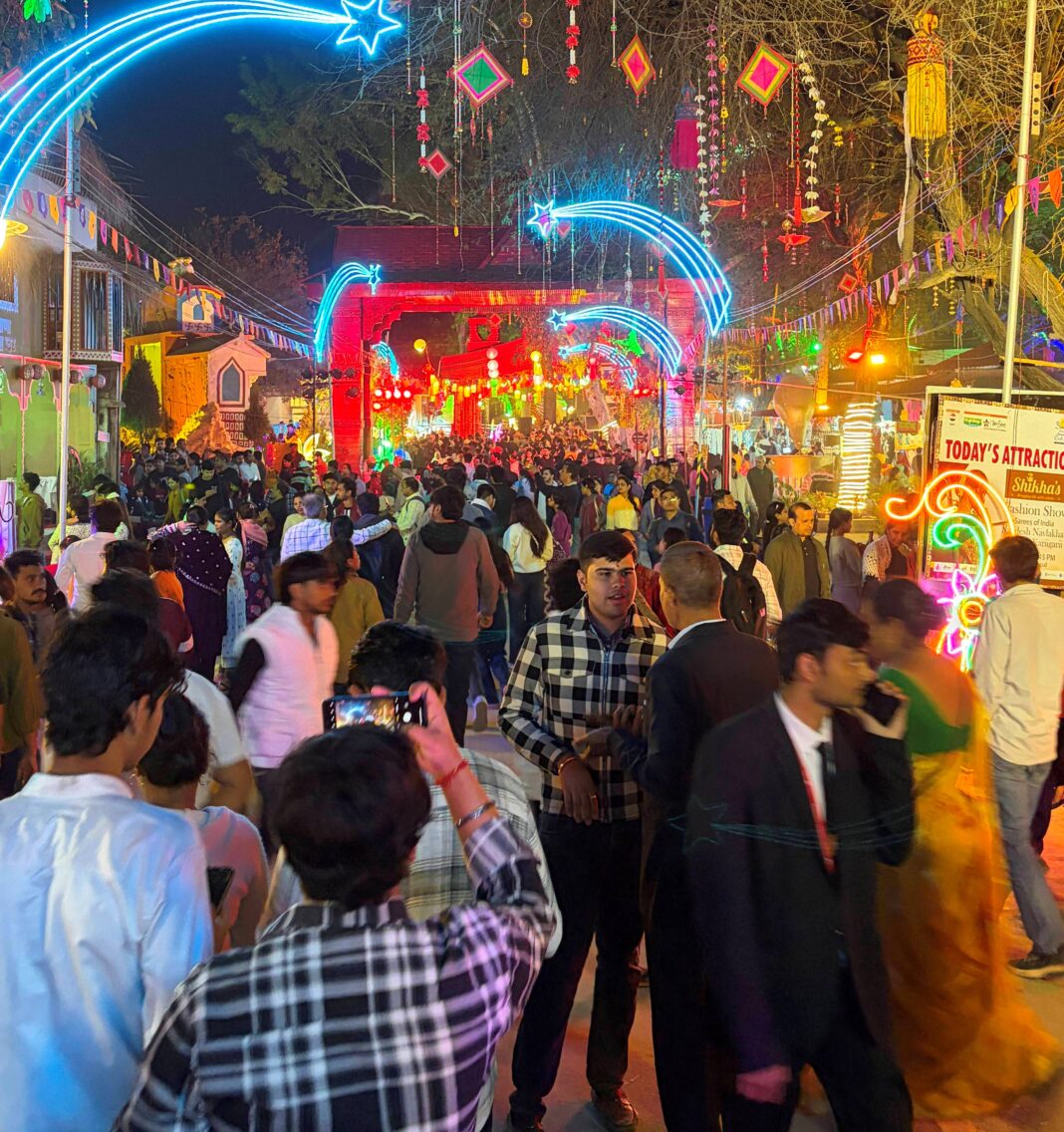 सूरजकुंड अंतरराष्ट्रीय आत्मनिर्भर शिल्प मेला अपने भव्य समापन की ओर, उमड़ा रिकॉर्ड तोड़ जनसैलाब