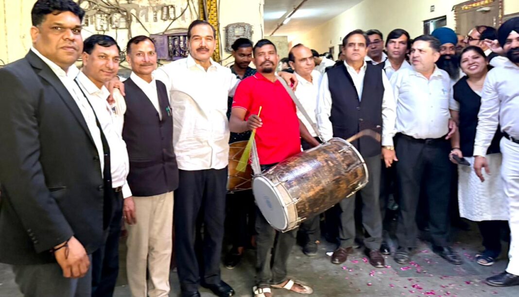 अधिवक्ताओं ने धूमधाम से मनाया वैशाखी पर्व,ढोल पर थिरके अधिवक्ता