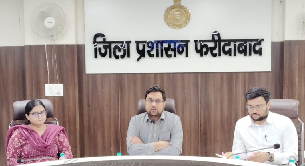 लंबित मामलों में पारदर्शिता बनाए रखने के निर्देश, पोर्टल से हटें समाधान किए गए केस : डीसी आयुष सिन्हा