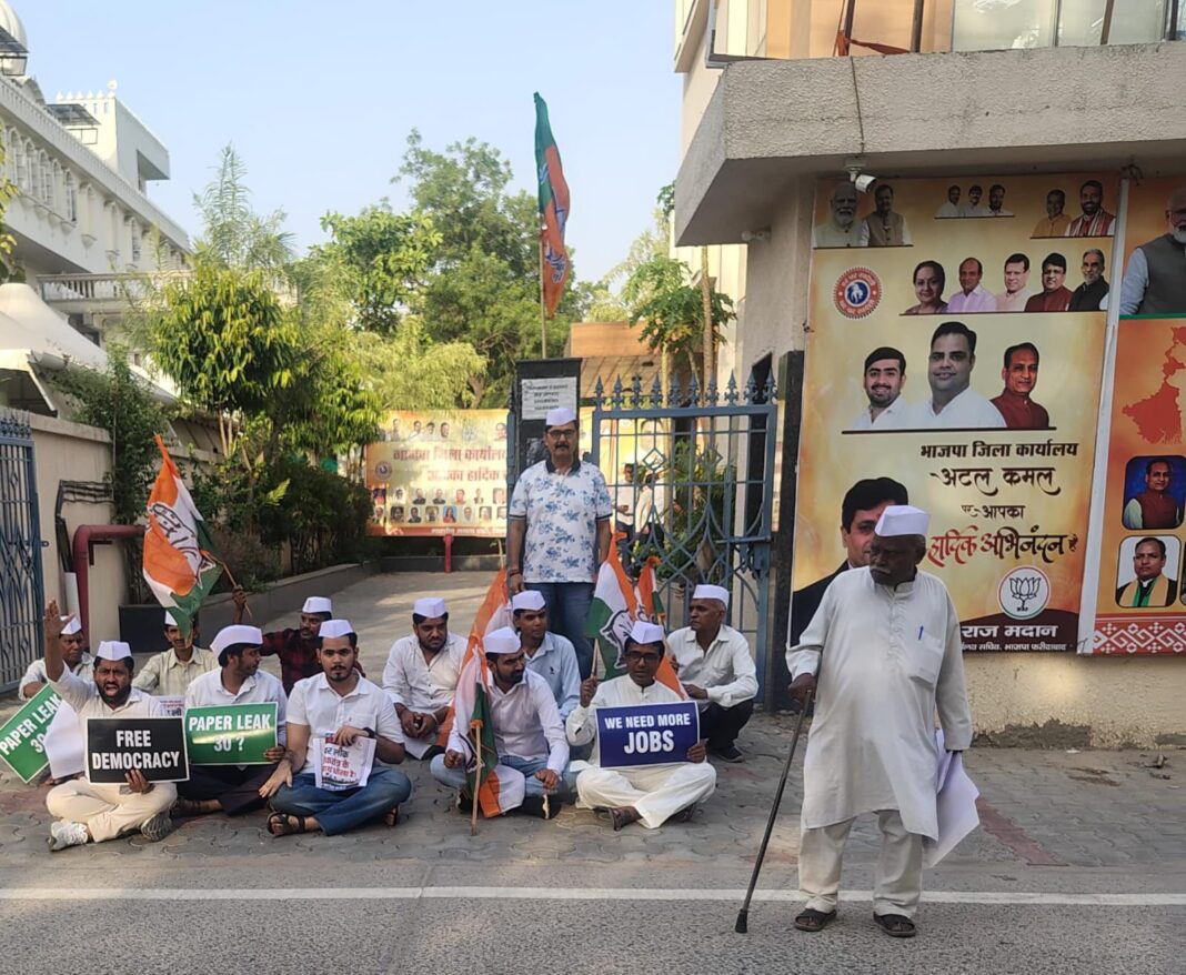 नीट पेपर लीक मामले को लेकर प्रदर्शन