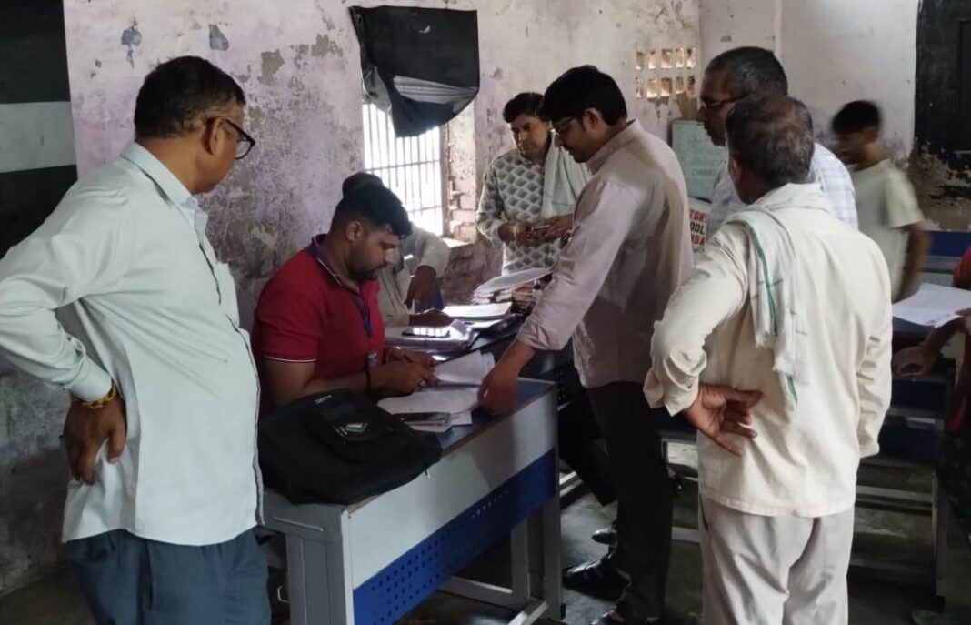 उपायुक्त आयुष सिन्हा के मार्गदर्शन में छांयसा में एसआईआर डिजिटलीकरण कार्य एवं बूथ का निरीक्षण, बीडीपीओ अंशु डागर ने दिए आवश्यक दिशा-निर्देश