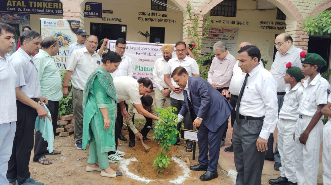 डीएलएसए, फरीदाबाद ने राजकीय वरिष्ठ माध्यमिक विद्यालय, सेक्टर-7 में चलाया पौधारोपण अभियान, विद्यार्थियों को पर्यावरण संरक्षण का दिया संदेश